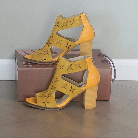 CASTA LEATHER SANDAL (39) - Picture 2 of 5